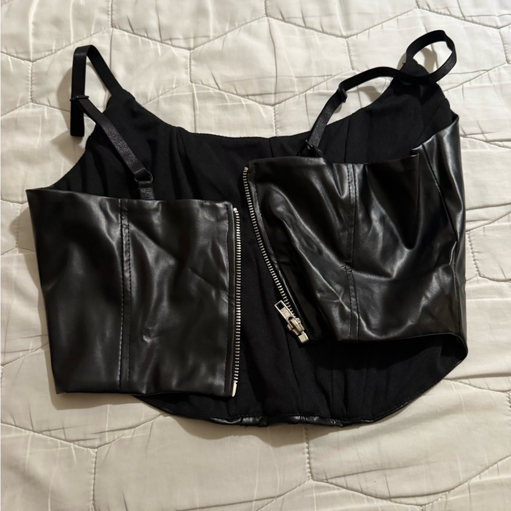 Elegant Black Crop Top with Silver Detailing - Picture 3 of 5